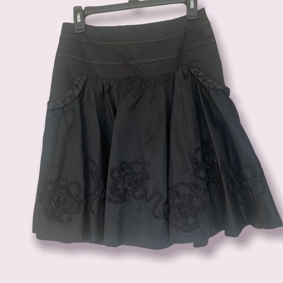 Tempo Paris Embroidered Appliqué Pleated  Black Miniskirt - Medium - Picture 1 of 10
